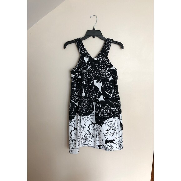 JUST TAYLOR BLACK AND WHITE FLORAL SLEEVELESS DRESS 4 - Picture 6 of 9